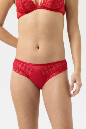 Captivating mini-slip RED CARPET
